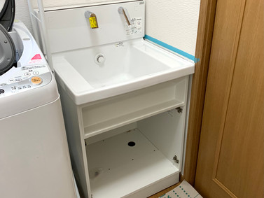 陶器は割れに注意です【洗面台交換】