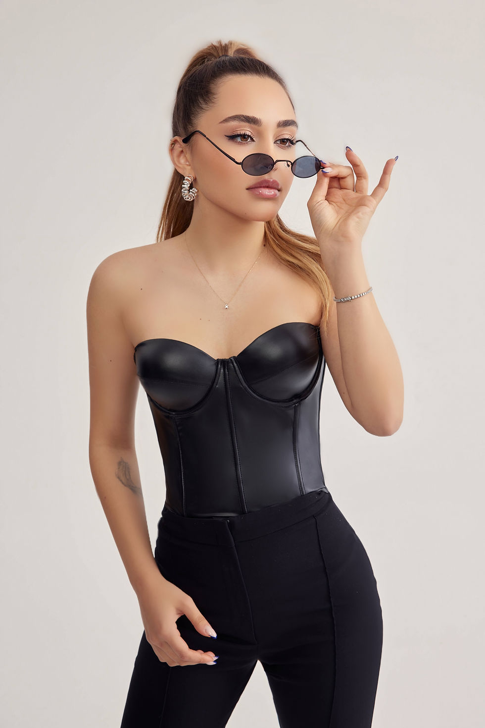 Thumbnail: Deri Görünümlü Ekstra Soft Lycralı Crop Top Balenli Push Up Straplez Büstiyer