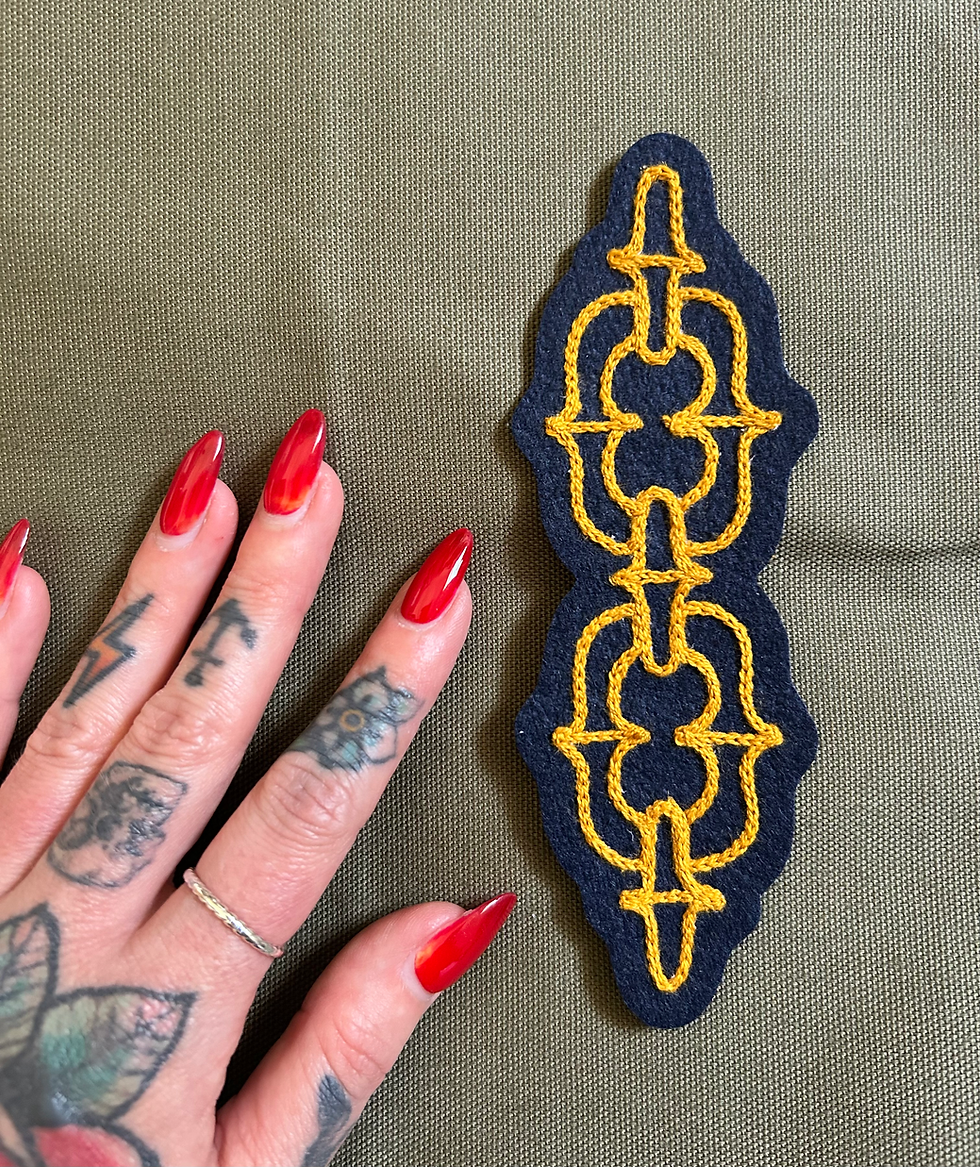 Thumbnail: Gold single line chain links chainstitched patch