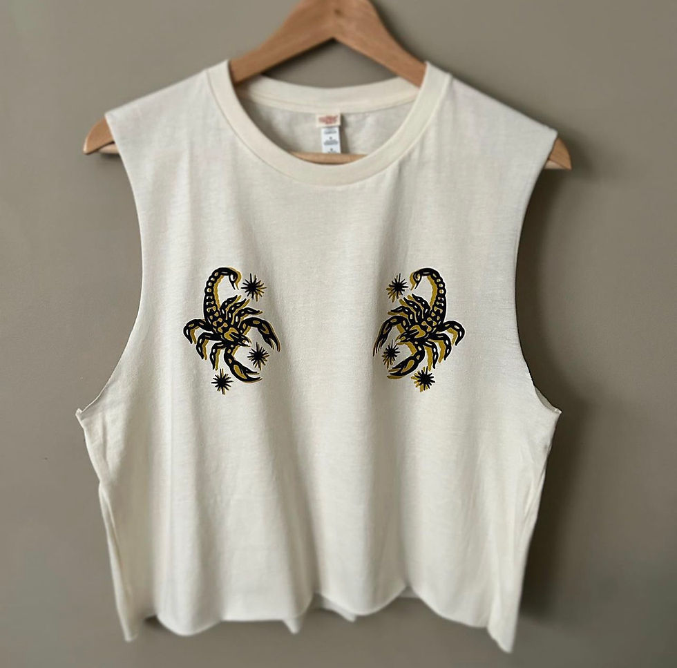 Thumbnail: Double scorpion sleeveless cropped tee — gold or blue