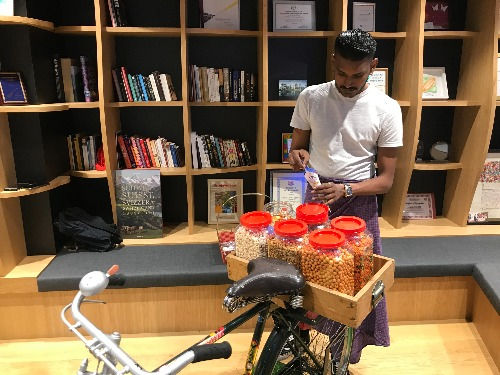 Thumbnail: live kacang puteh station with old school bicycle display