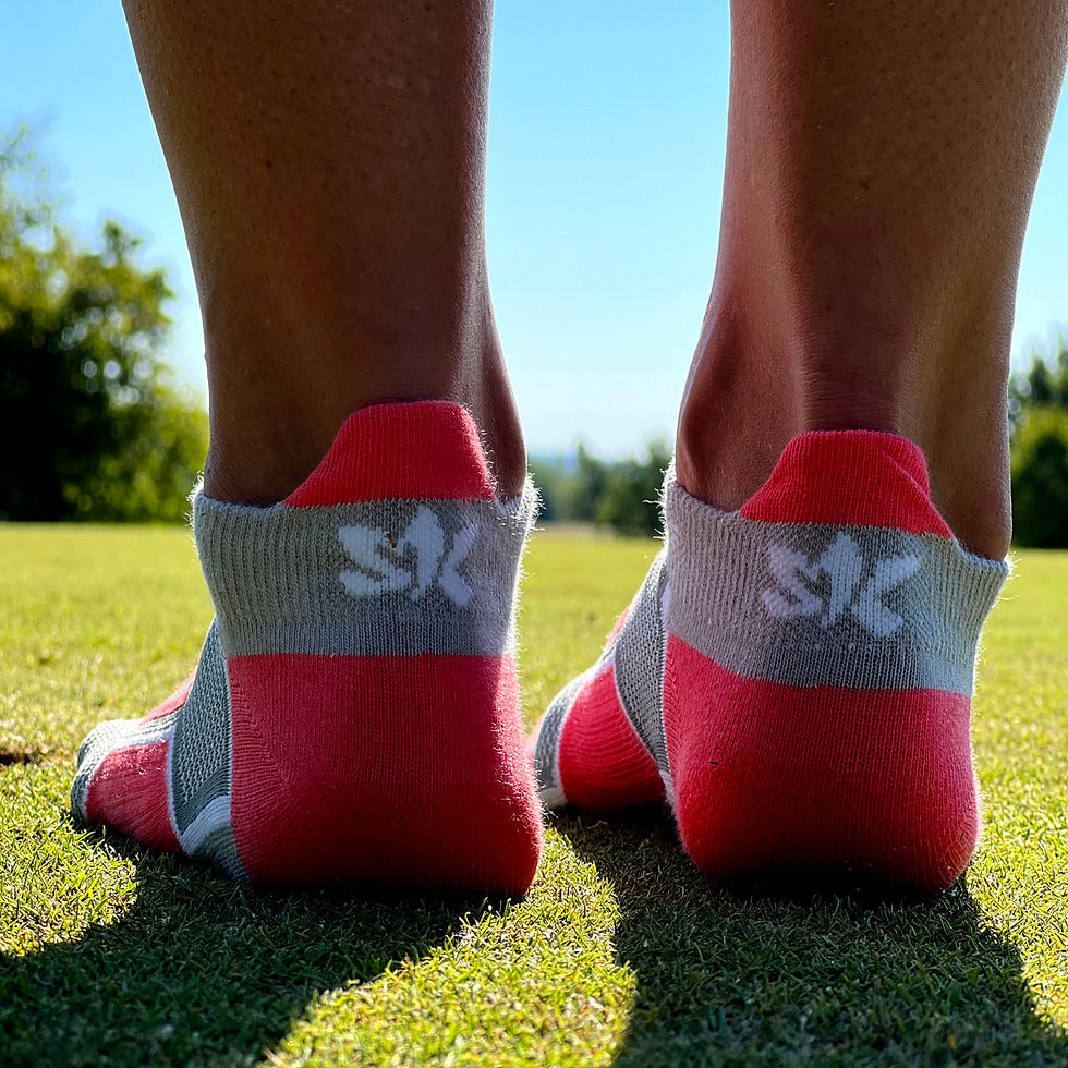 Miniaturbild: pinke Golfstrümpfe, Rückansicht mit Sportsocks Kingdom Logo