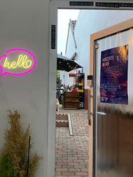 Hello - Entrance - Close-up