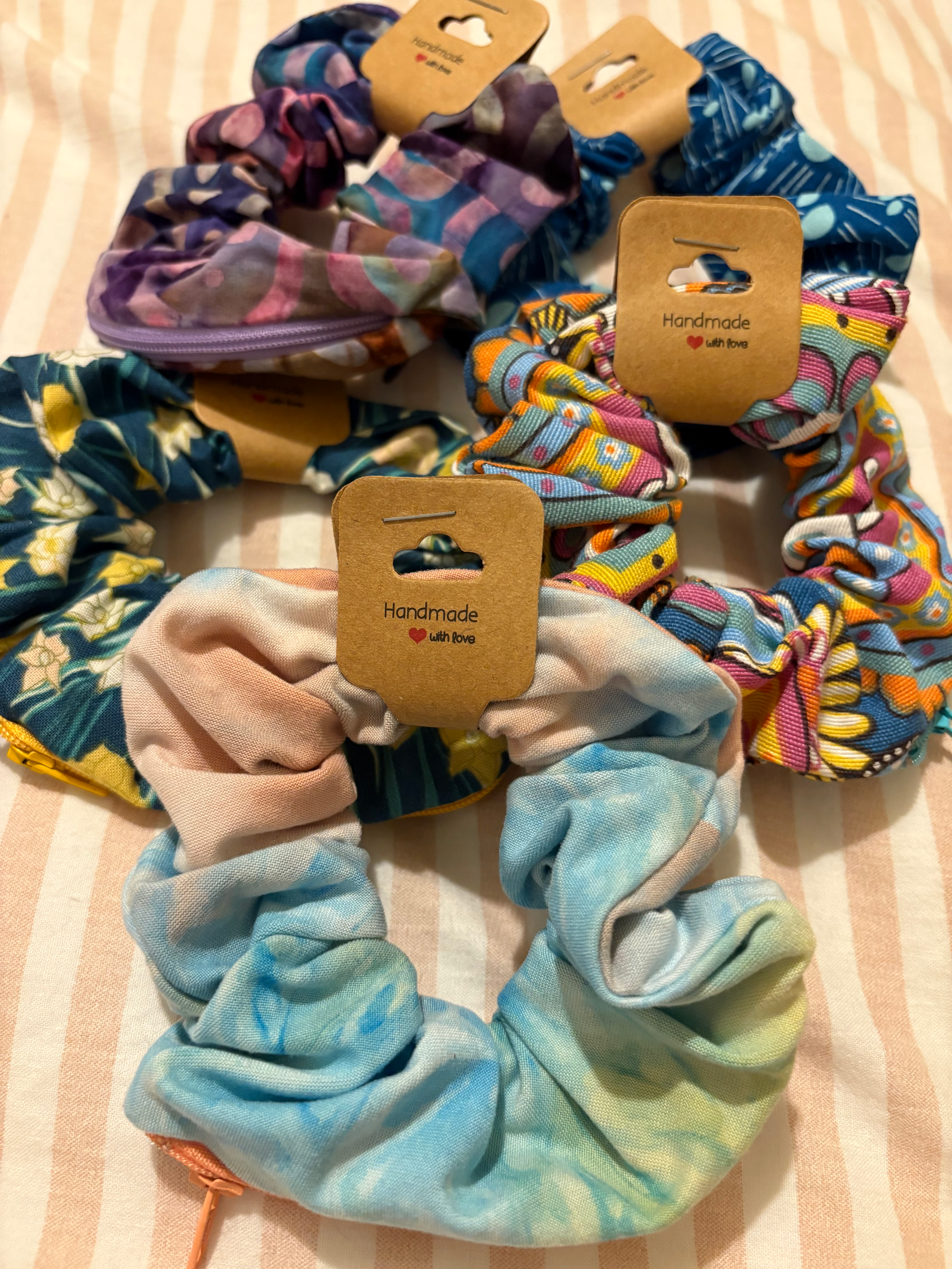 Zip pocket scrunchie