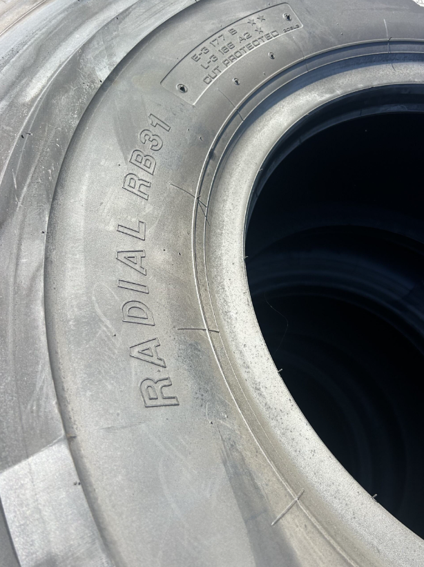 Thumbnail: Yokohama 20.5R25 L3 Tire