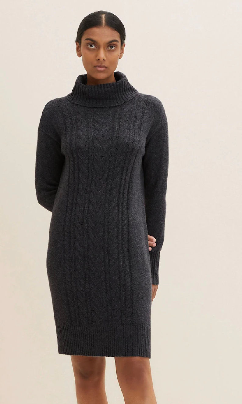 Dress knitted