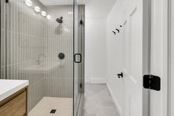 On Suite Bathroom 2 - Real-estate photography
