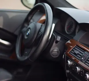 فحص نظام المقود الهيدروليكي.webp