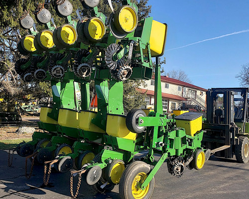 John Deere 7000 (ID 175) | Pequea Planter