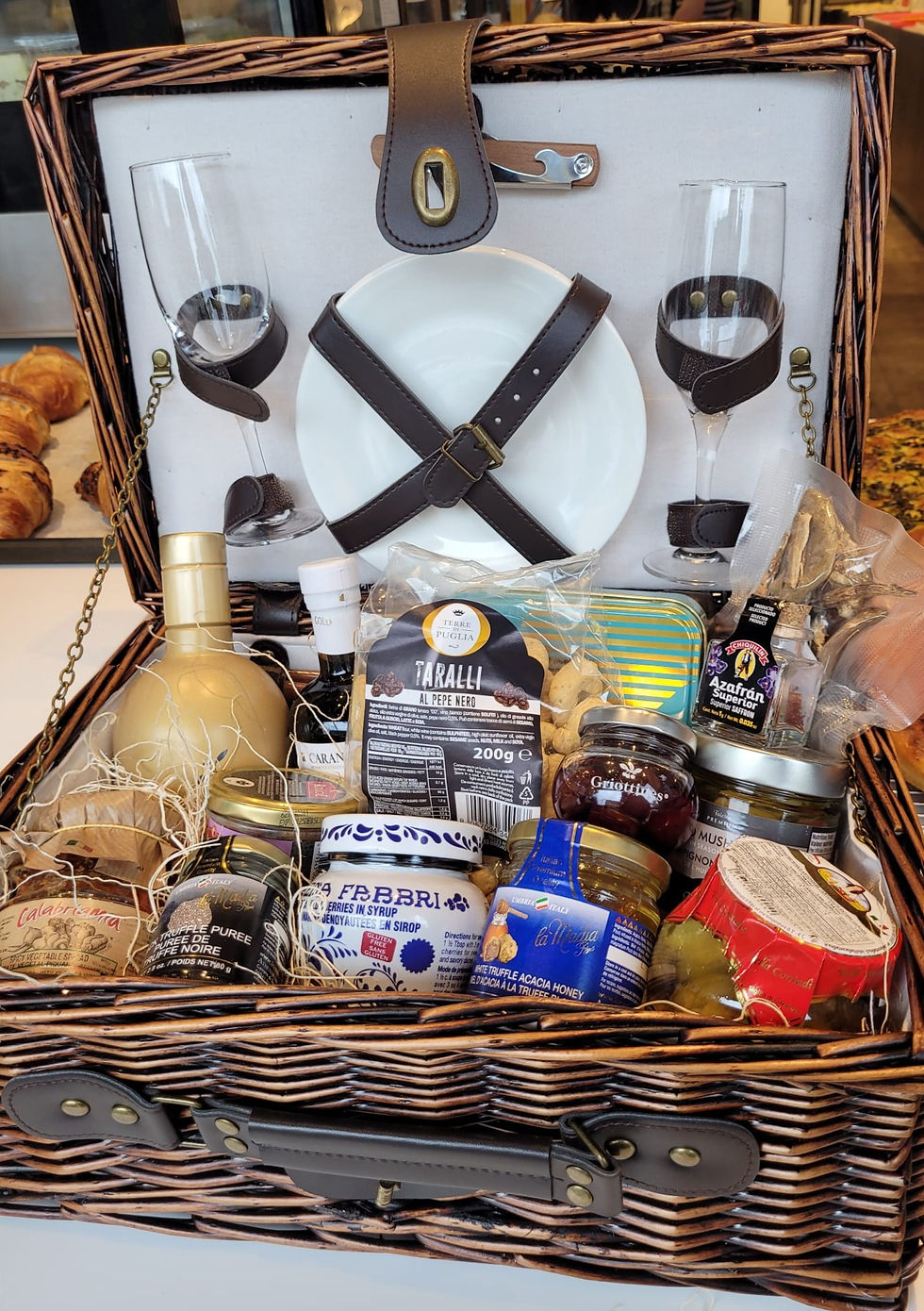 PICNIC DELUXE BASKET