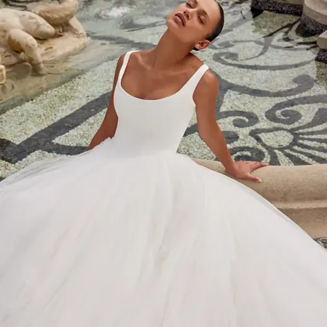 Succombez à l’exception : Les robes Justin Alexander qui font battre les cœurs en 2025/2026.