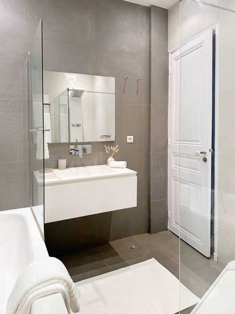 Salle de bain, linge de bain, décoration soignée