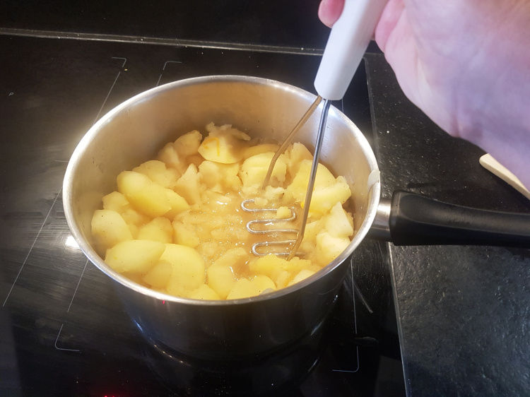 Ma compote de pommes hyper diététique et petits sablés maison