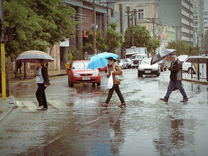 Chuva marca sexta-feira em Pelotas; previsão indica melhora no fim de semana