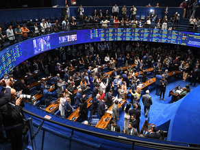 Senado aprova fim da escala 6x1; mudança pode começar em dezembro
