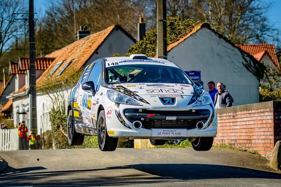 Lucas Becue sillonne les routes des Hauts-de-France au volant de sa Peugeot 207 RC © Sébastien Mistarz