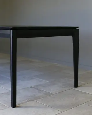 Piètement de la table dans sa largeur