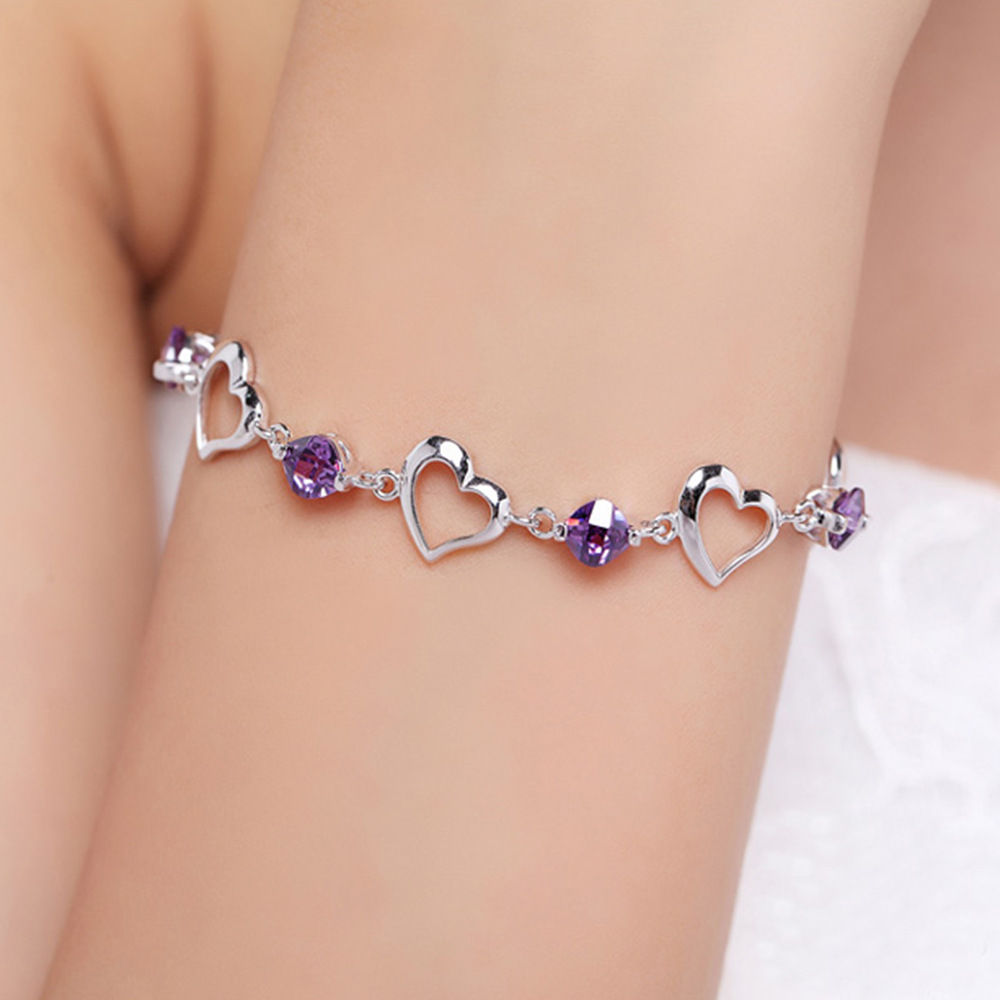 Retro Crystal Heart Bracelet in Fashion Design