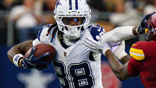 CeeDee Lamb carries the football in a white Dallas Cowboys No. 88 uniform during a 2025 game, cropped to 16:9 for the net-drill analysis.