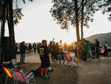 Sunset Beats retorna ao Mirante Santa Rita com edição especial “Brasilidades” e celebra a música brasileira ao pôr do sol neste domingo