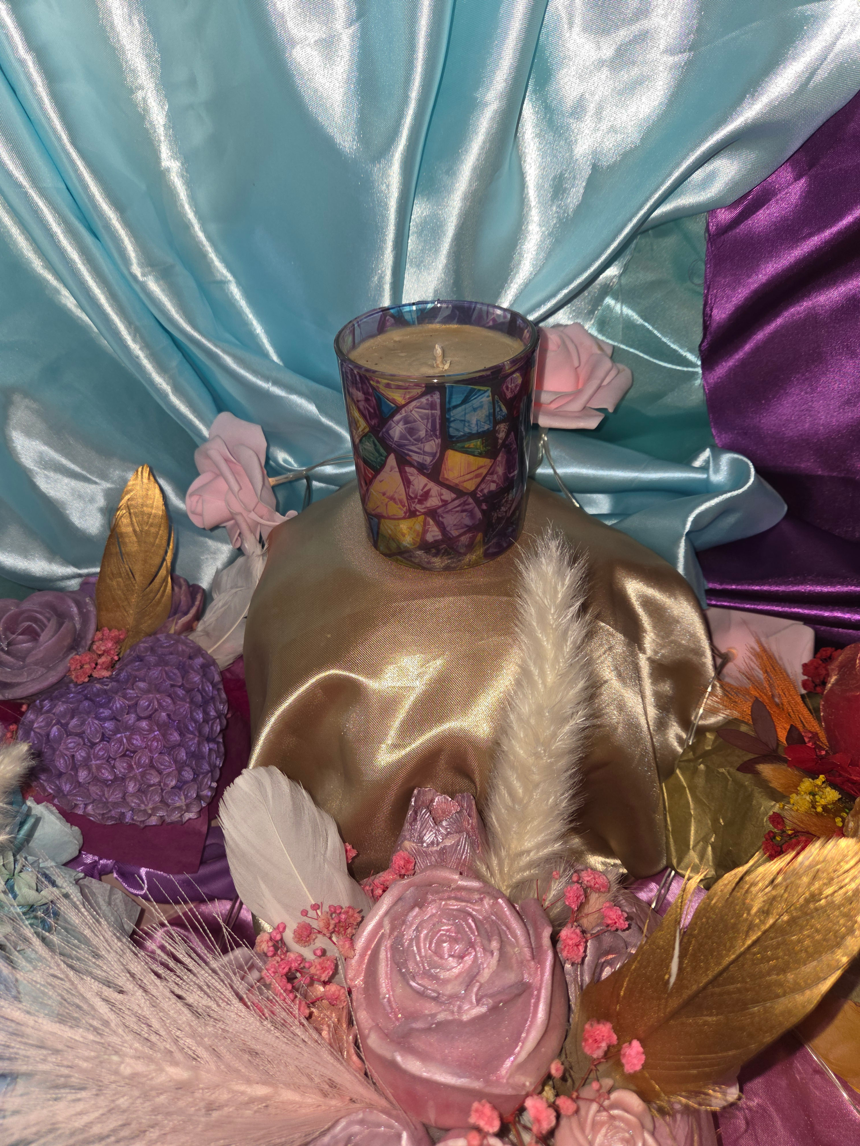 Bougie Divins joyaux mauves pot vitrail 150 grammes