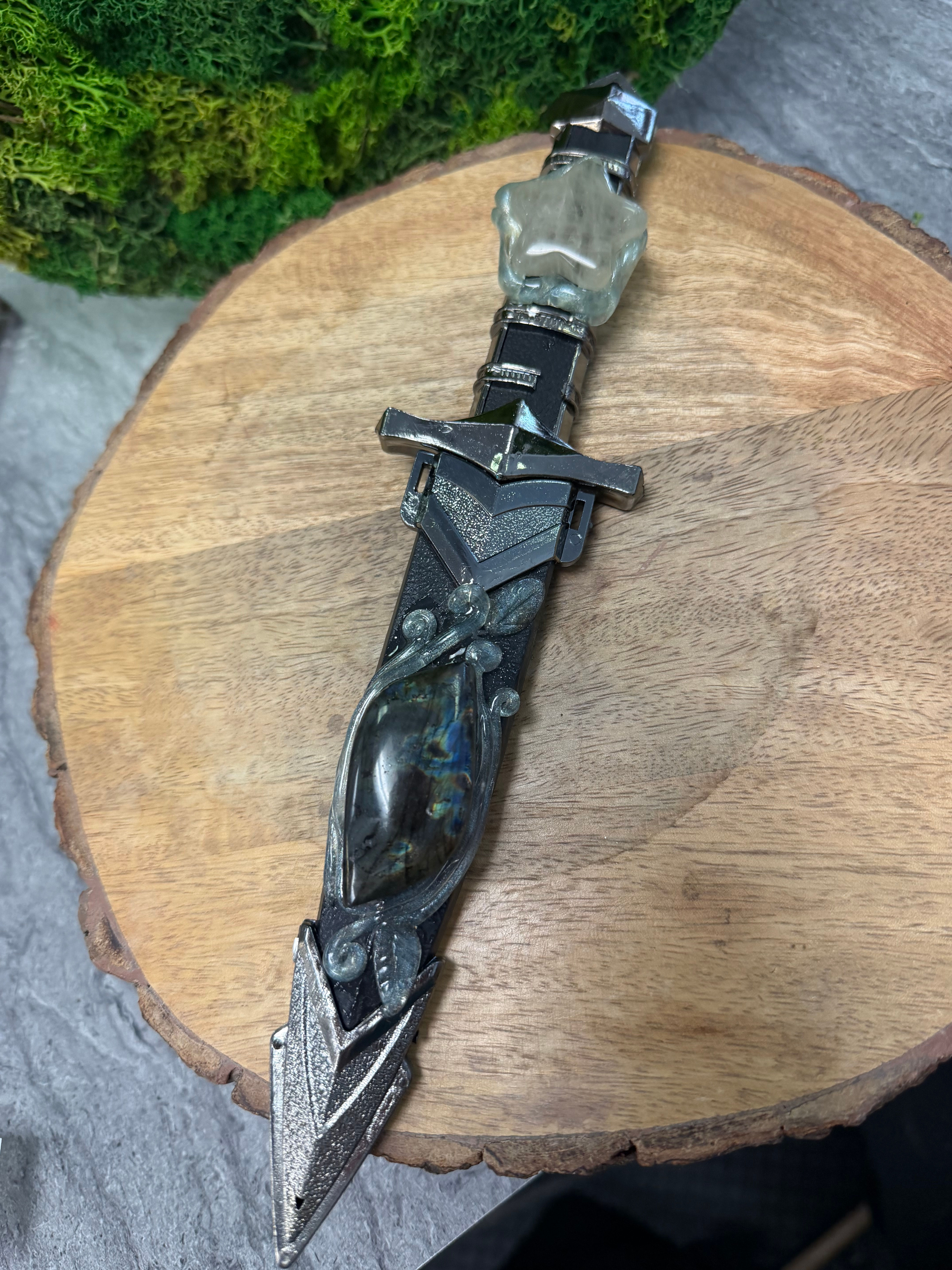 Dagger- Lab\ Citrine