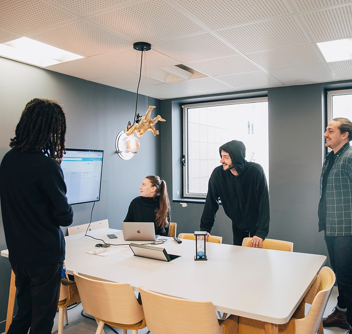 Équipe Flatchr réunie dans les locaux de l’entreprise