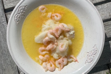 Carnivore middag dag 4: Torskrygg, räkor och skirat smör.