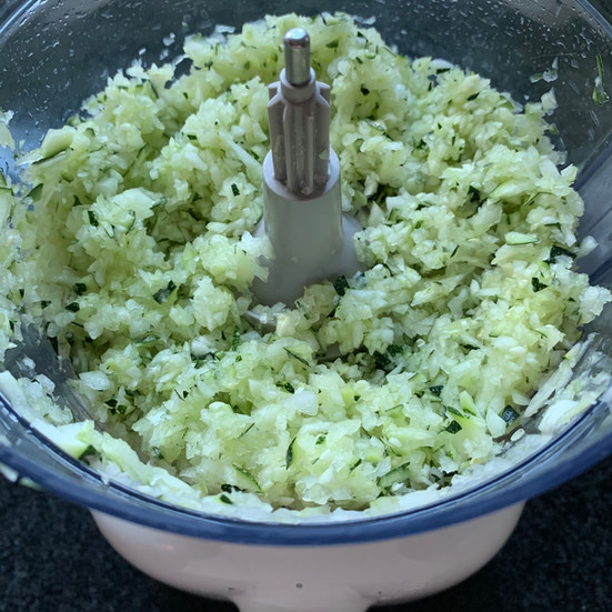 mixad vitkål i matberedare