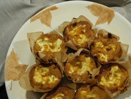 Pumpamuffins med färskostfyllning Utan gluten och vitt socker. 9 st