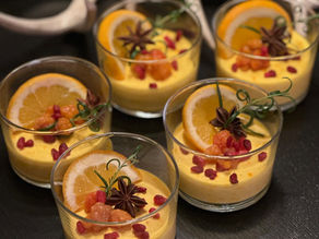 Gräddfilspannacotta med smak av saffran.