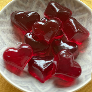 gelegodis med tranbär i en skål