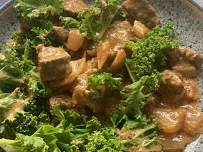 Stekt lever med lök och grönkål