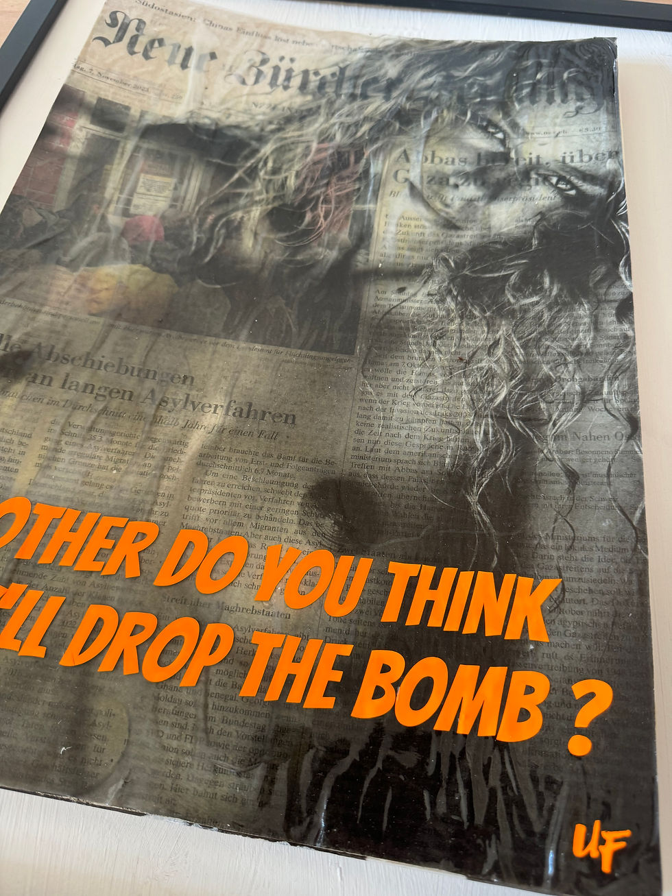 Miniaturbild: Mother do you think they'll drop the bomb.