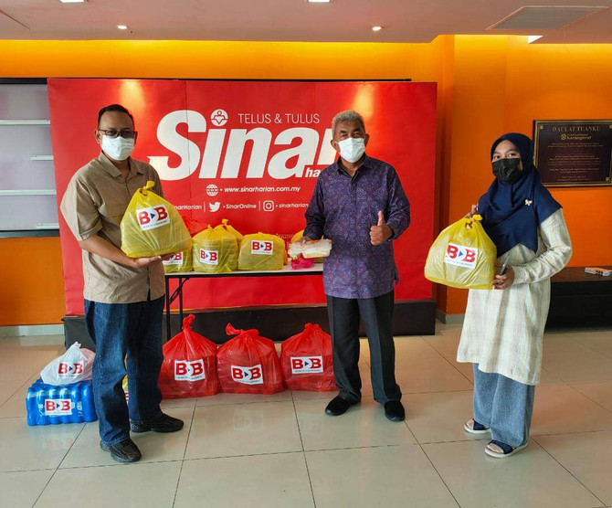 KUMPULAN BDB AGIH JUADAH BERBUKA PUASA KEPADA WARGA KERJA DI IBU PEJABAT SINAR HARIAN