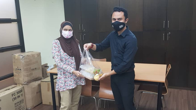 KUMPULAN BINA DARULAMAN BERHAD (BDB) AGIH JUADAH BERBUKA PUASA KEPADA PETUGAS MEDIA SINAR HARIAN