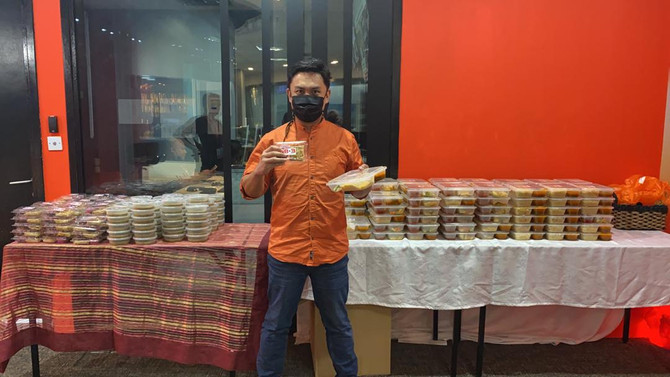 KUMPULAN BDB AGIH JUADAH BERBUKA PUASA KEPADA WARGA KERJA ASTRO AWANI & MALAYSIA GAZETTE