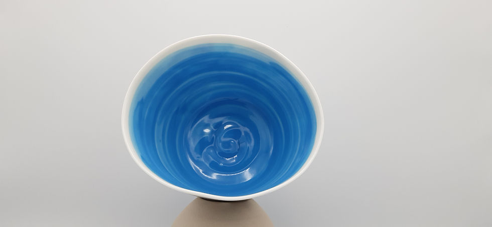 Miniature : Petit bol, motif plume - intérieur et base bleus