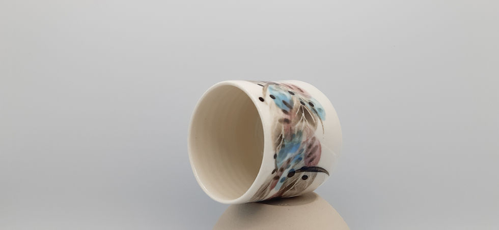 Thumbnail: Small Pinch Cups Without Handles - Feather Motif