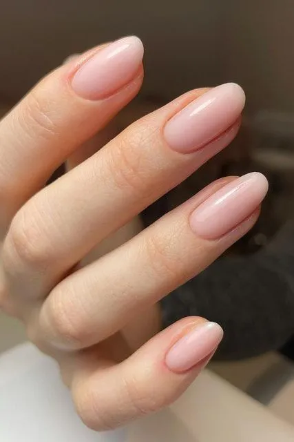 Unhas elegantes nude