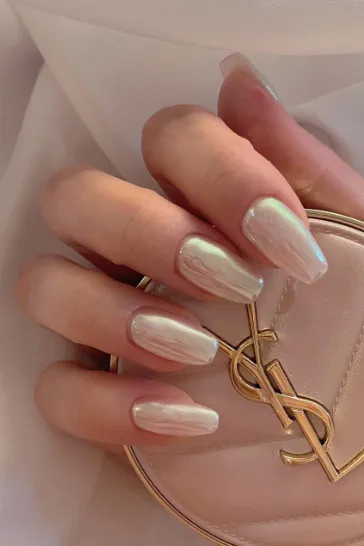 inspiração unhas nude vidrilho