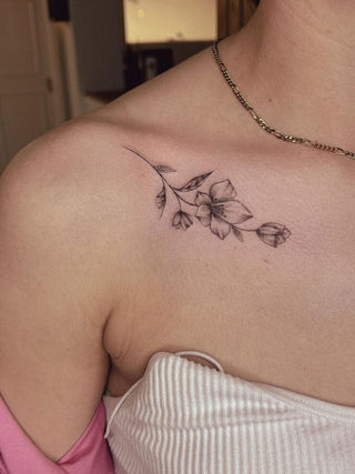 35 Ideias de Tatuagem na Clavícula para Mulheres que Vão Deixar Você Apaixonada