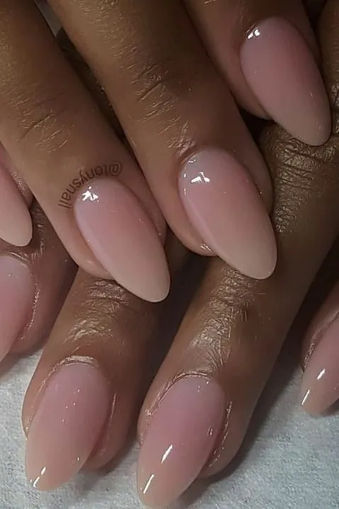 inspiração unhas nude rosada