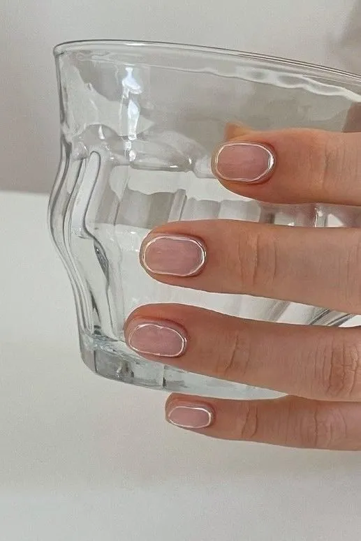 Unhas elegantes nude