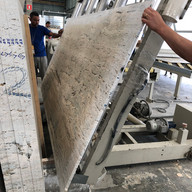 aplicacao de resina e tela em travertino para seguir para polimento industrial e em seguida enviado para marmoraria para projeto em Tambore 1
