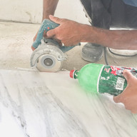 ajustes em obra em bancada em calacatta