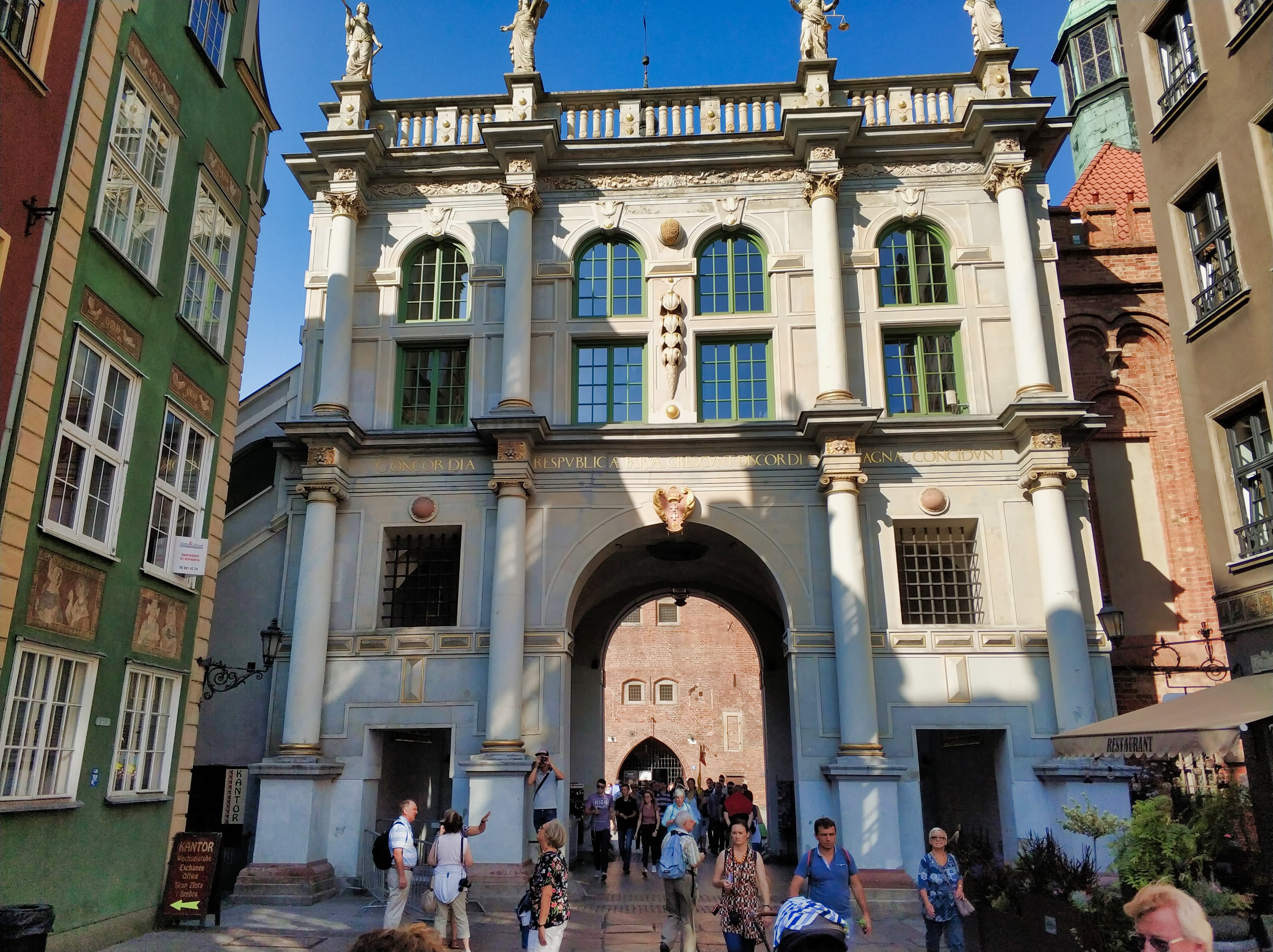 Gdansk Golden Gate Long Market