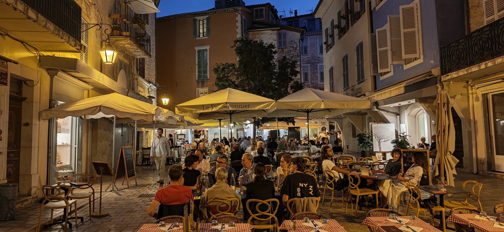 Vence: Old Town, Chagall Mosaic and an Evening in the Square