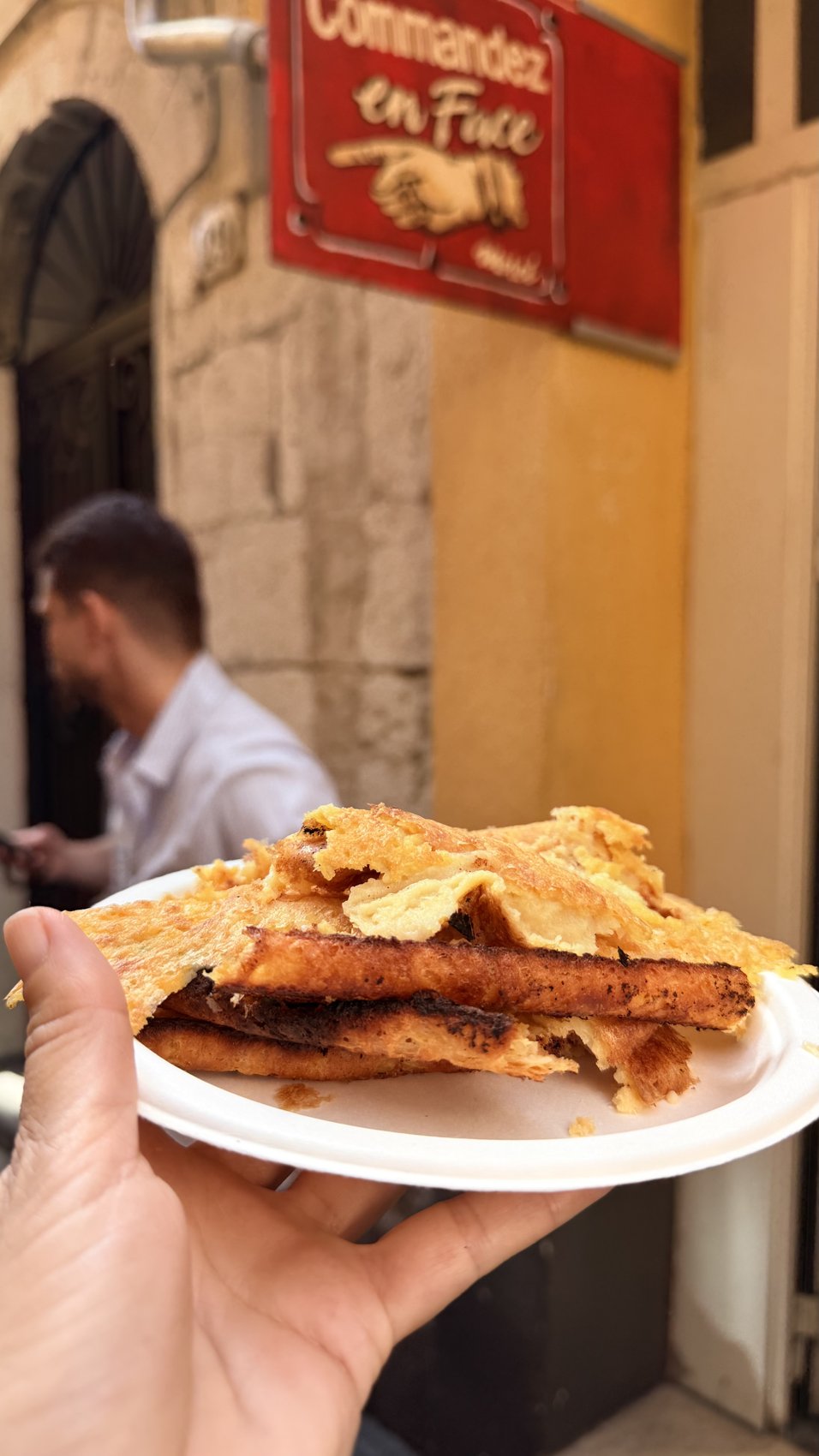 טעימות מקומיות והפסקה בעיר העתיקה