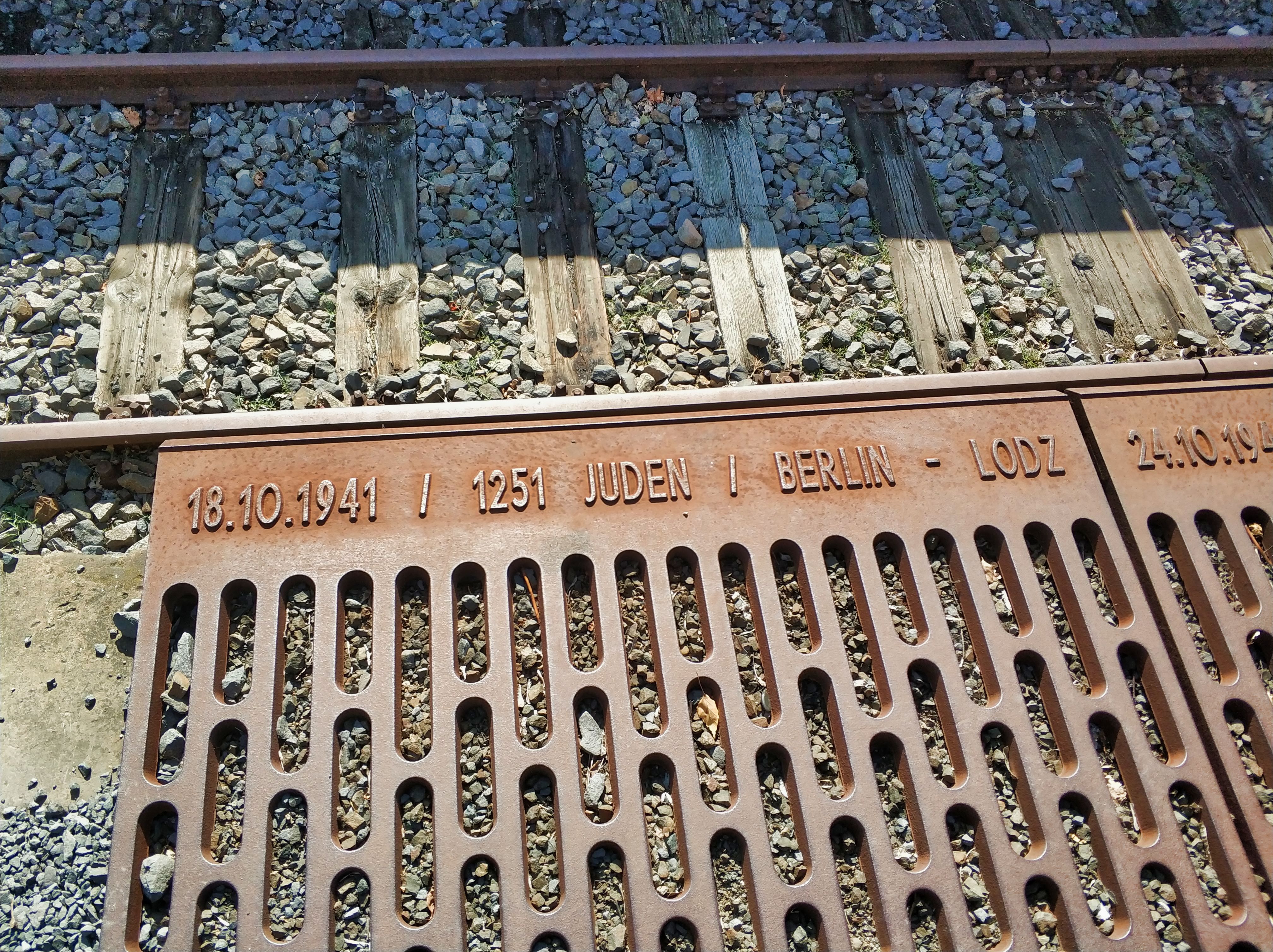 Grunewald Train Station – Platform 17